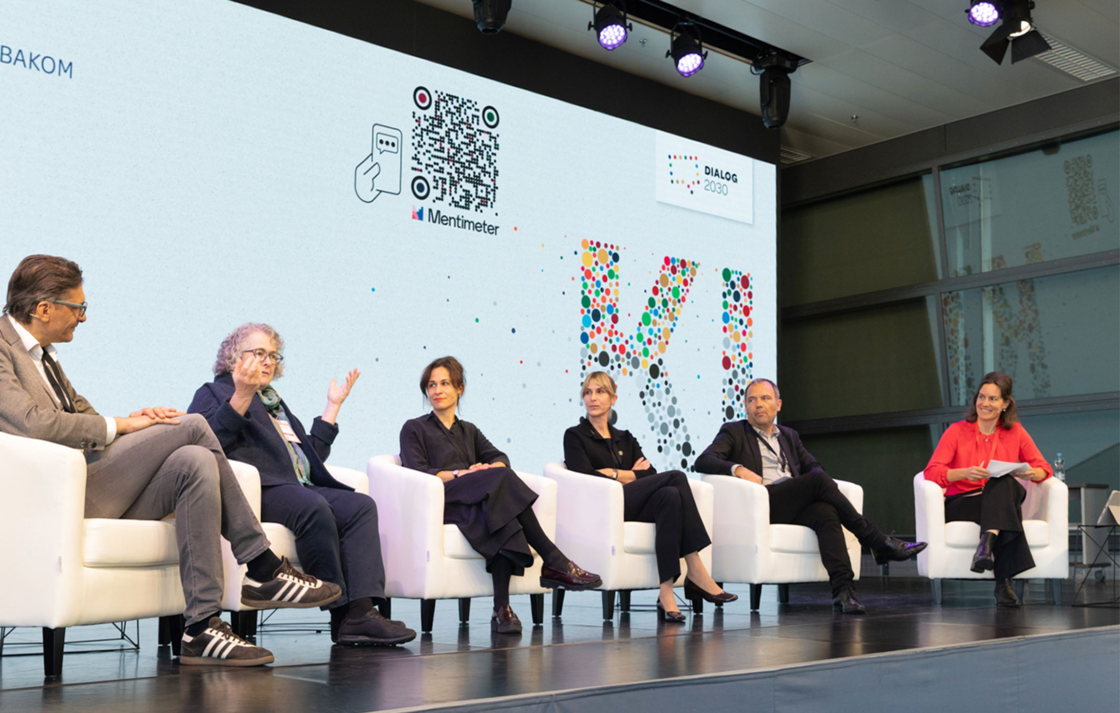 Podiumsdiskussion mit Christine Müller als Moderatorin